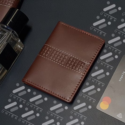 Premium Textured Leather Card Holder Wallet – Sleek Minimalist Design Brown